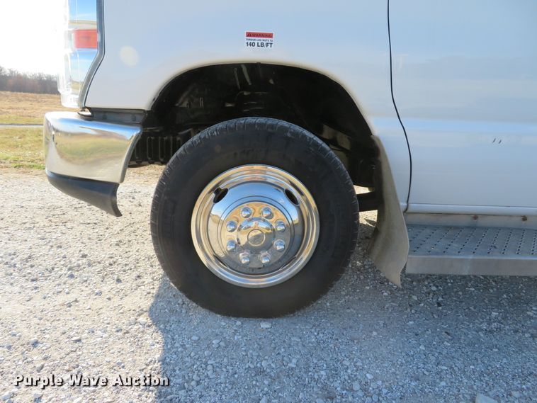 image for item DH1746 2012 Ford Econoline E350 shuttle bus