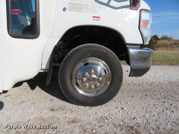 image for item DH1746 2012 Ford Econoline E350 shuttle bus