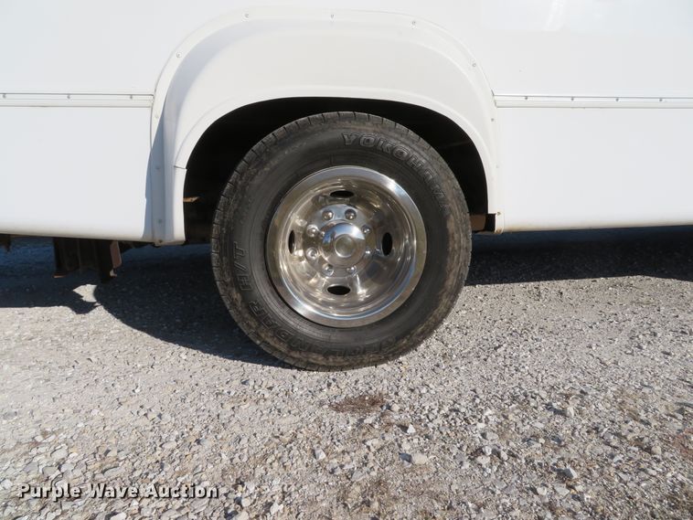 image for item DH1746 2012 Ford Econoline E350 shuttle bus