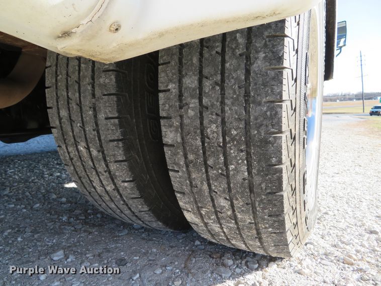 image for item DH1746 2012 Ford Econoline E350 shuttle bus