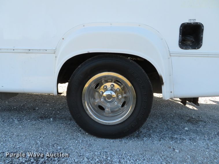 image for item DH1746 2012 Ford Econoline E350 shuttle bus