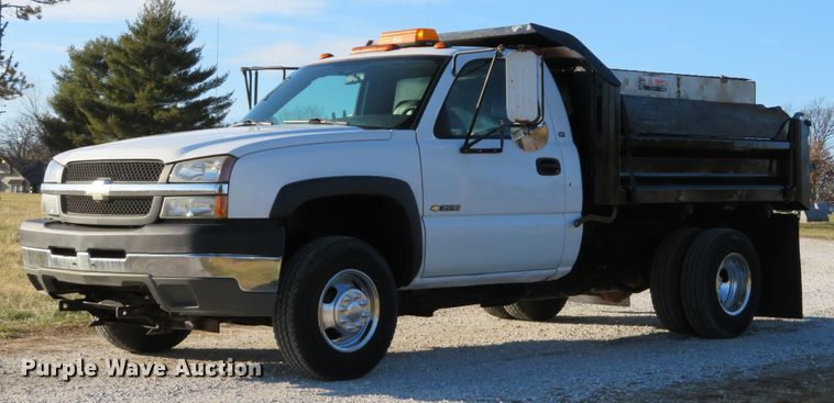 image for item DH1747 2004 Chevrolet Silverado 3500 dump bed pickup truck