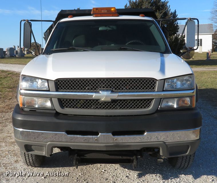 image for item DH1747 2004 Chevrolet Silverado 3500 dump bed pickup truck