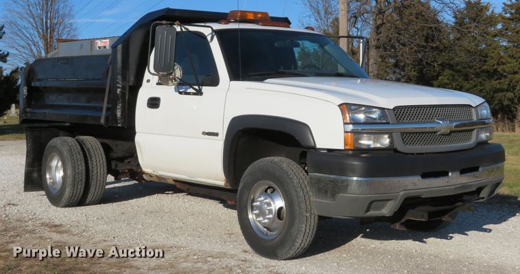 image for item DH1747 2004 Chevrolet Silverado 3500 dump bed pickup truck