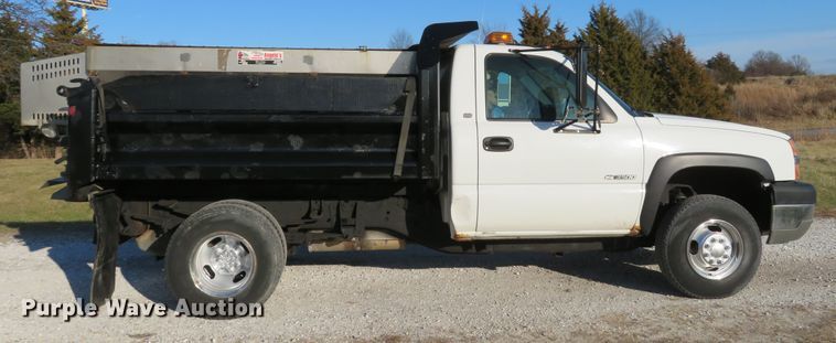 image for item DH1747 2004 Chevrolet Silverado 3500 dump bed pickup truck