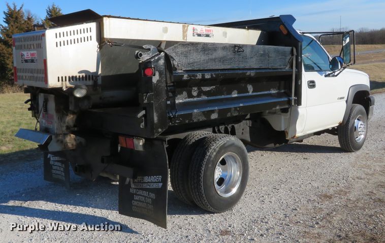 image for item DH1747 2004 Chevrolet Silverado 3500 dump bed pickup truck
