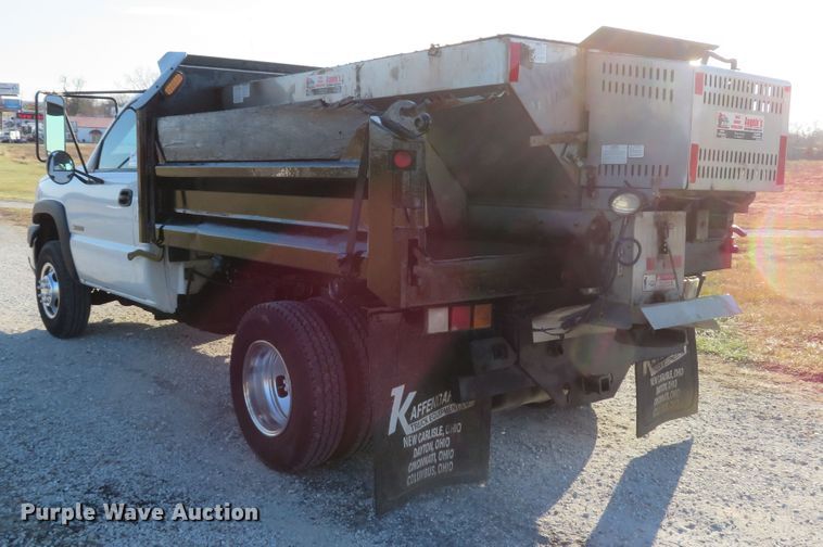 image for item DH1747 2004 Chevrolet Silverado 3500 dump bed pickup truck