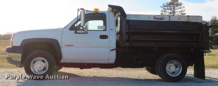 image for item DH1747 2004 Chevrolet Silverado 3500 dump bed pickup truck