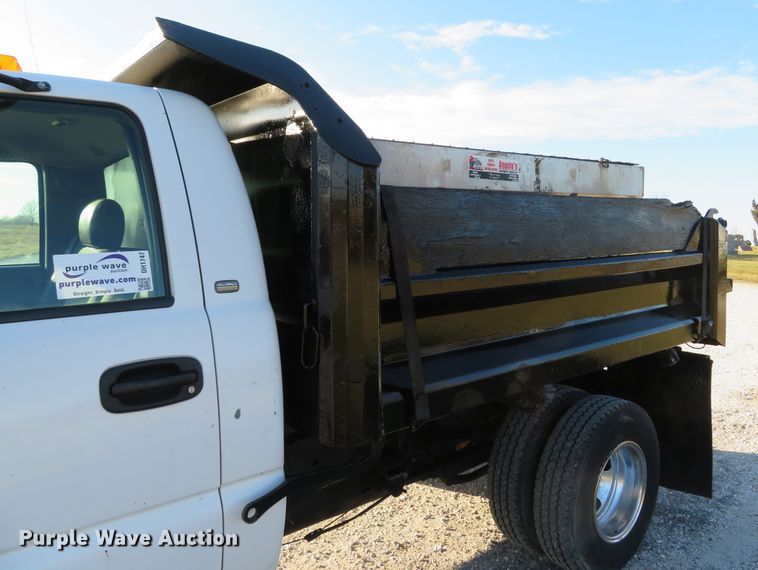 image for item DH1747 2004 Chevrolet Silverado 3500 dump bed pickup truck