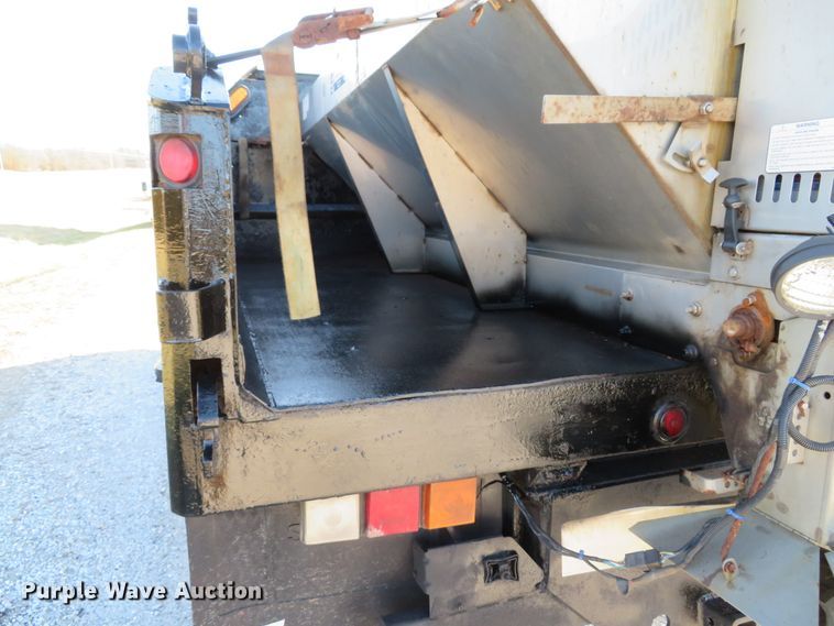 image for item DH1747 2004 Chevrolet Silverado 3500 dump bed pickup truck