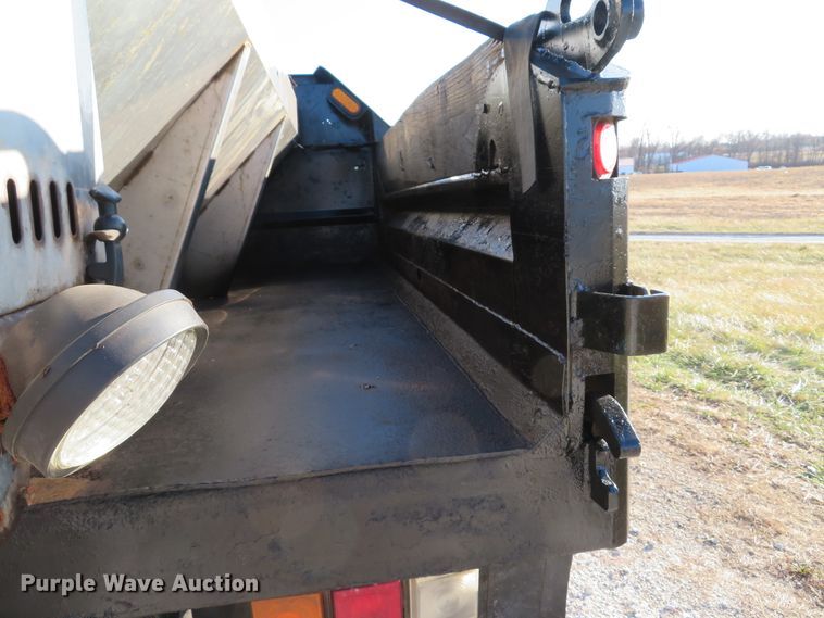 image for item DH1747 2004 Chevrolet Silverado 3500 dump bed pickup truck