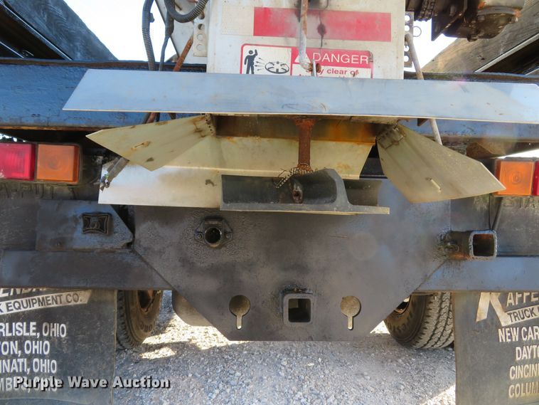 image for item DH1747 2004 Chevrolet Silverado 3500 dump bed pickup truck