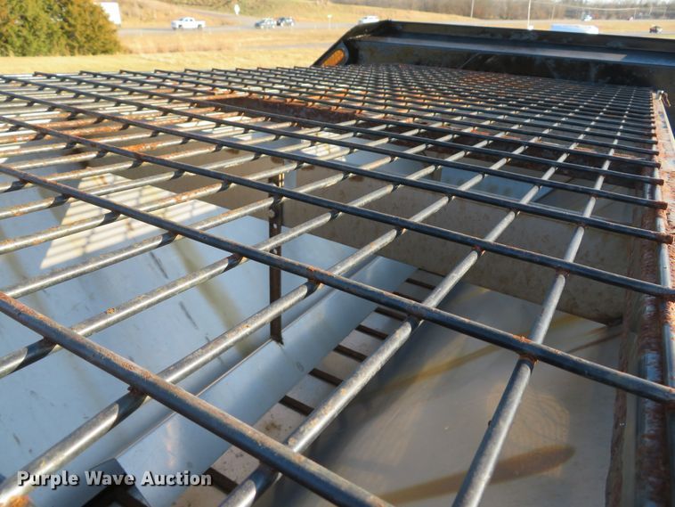 image for item DH1747 2004 Chevrolet Silverado 3500 dump bed pickup truck