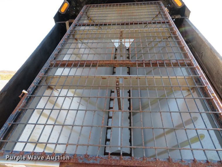 image for item DH1747 2004 Chevrolet Silverado 3500 dump bed pickup truck