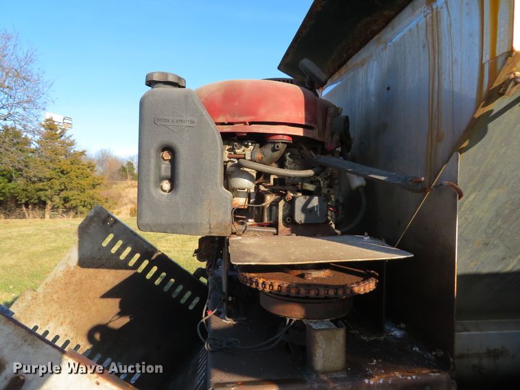 image for item DH1747 2004 Chevrolet Silverado 3500 dump bed pickup truck