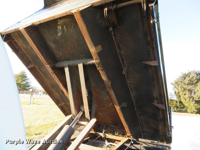 image for item DH1747 2004 Chevrolet Silverado 3500 dump bed pickup truck