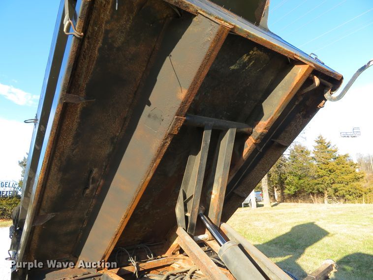 image for item DH1747 2004 Chevrolet Silverado 3500 dump bed pickup truck