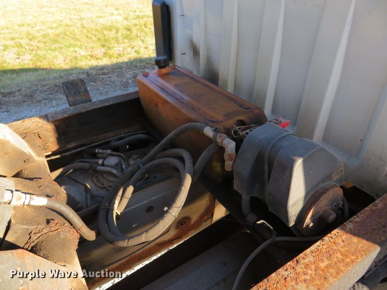 image for item DH1747 2004 Chevrolet Silverado 3500 dump bed pickup truck