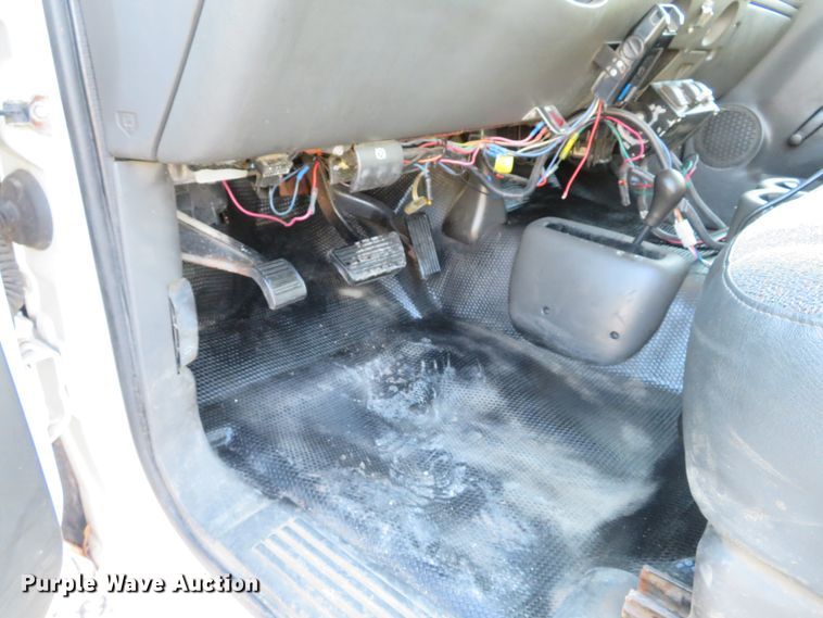 image for item DH1747 2004 Chevrolet Silverado 3500 dump bed pickup truck