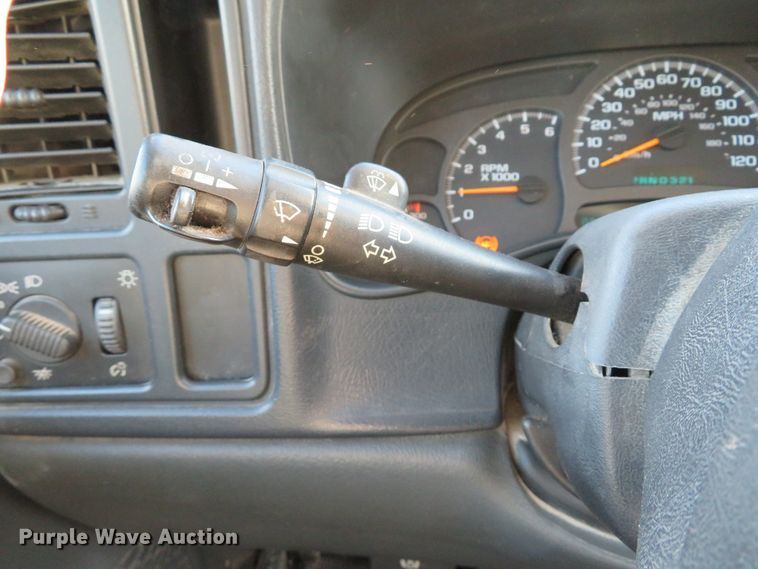 image for item DH1747 2004 Chevrolet Silverado 3500 dump bed pickup truck