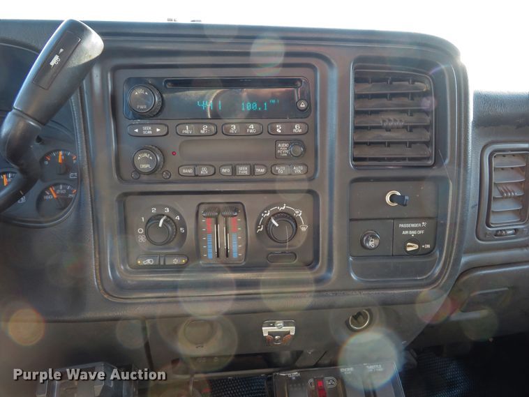 image for item DH1747 2004 Chevrolet Silverado 3500 dump bed pickup truck