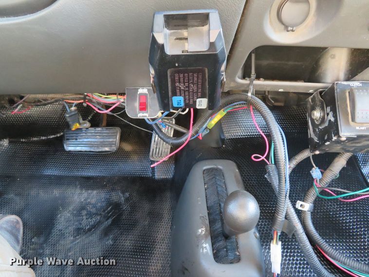 image for item DH1747 2004 Chevrolet Silverado 3500 dump bed pickup truck