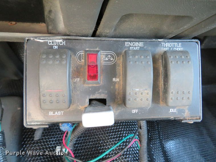 image for item DH1747 2004 Chevrolet Silverado 3500 dump bed pickup truck