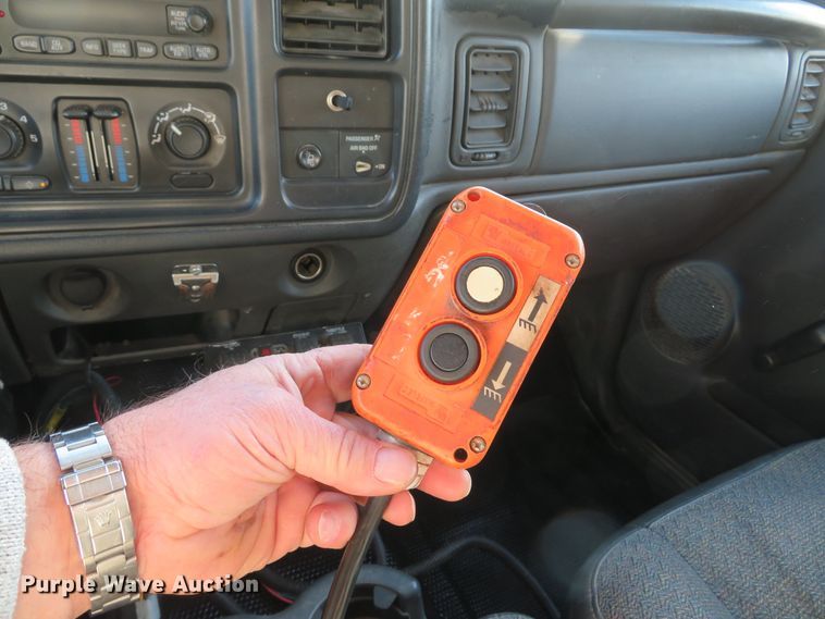 image for item DH1747 2004 Chevrolet Silverado 3500 dump bed pickup truck