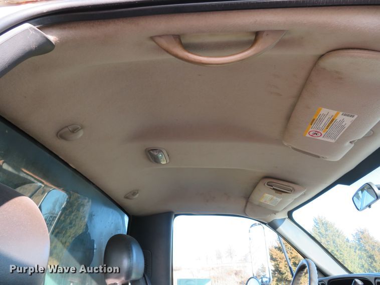 image for item DH1747 2004 Chevrolet Silverado 3500 dump bed pickup truck