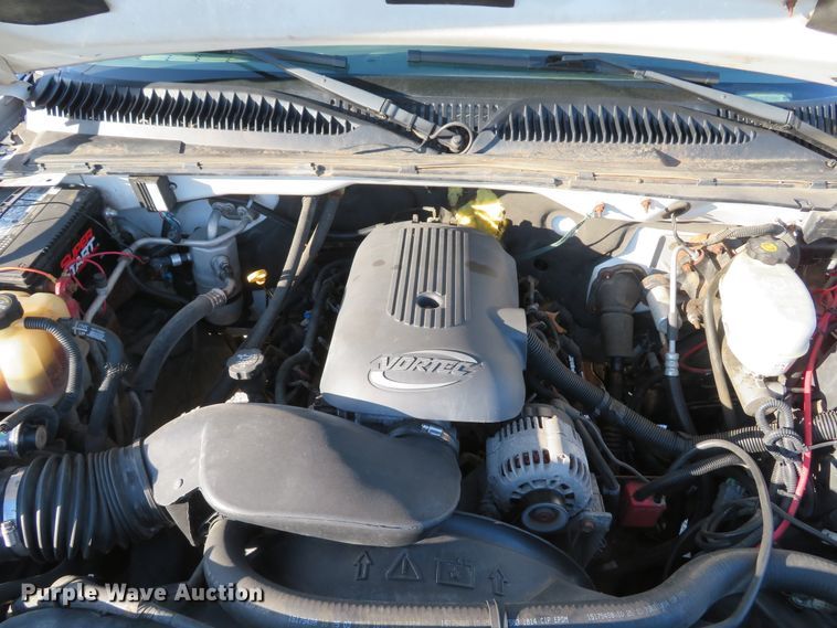 image for item DH1747 2004 Chevrolet Silverado 3500 dump bed pickup truck