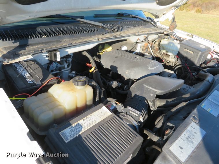 image for item DH1747 2004 Chevrolet Silverado 3500 dump bed pickup truck