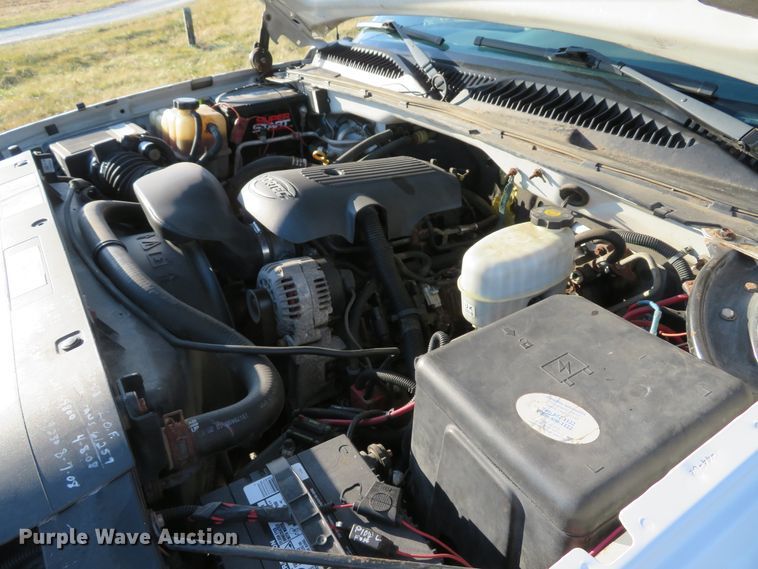 image for item DH1747 2004 Chevrolet Silverado 3500 dump bed pickup truck