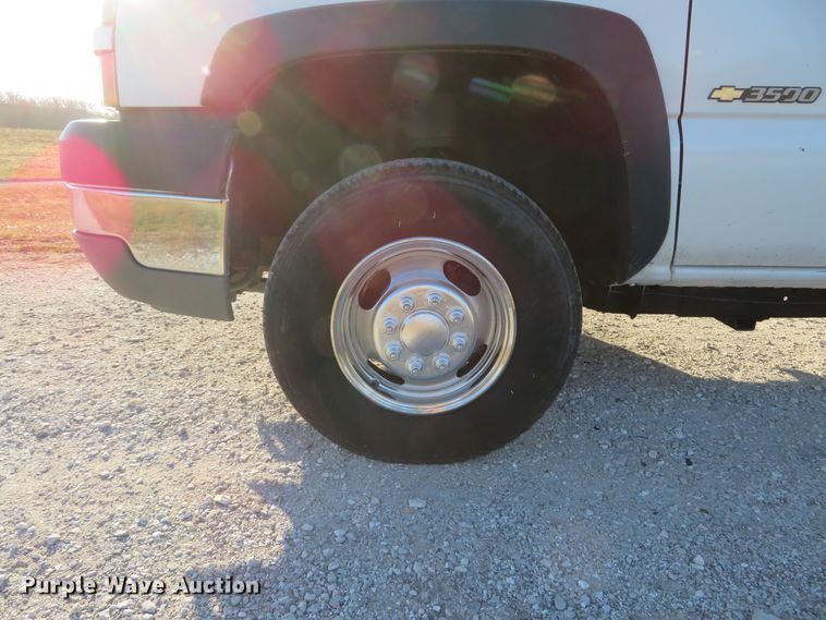 image for item DH1747 2004 Chevrolet Silverado 3500 dump bed pickup truck