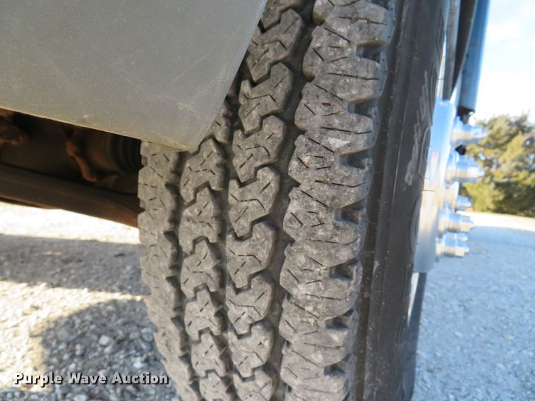 image for item DH1747 2004 Chevrolet Silverado 3500 dump bed pickup truck