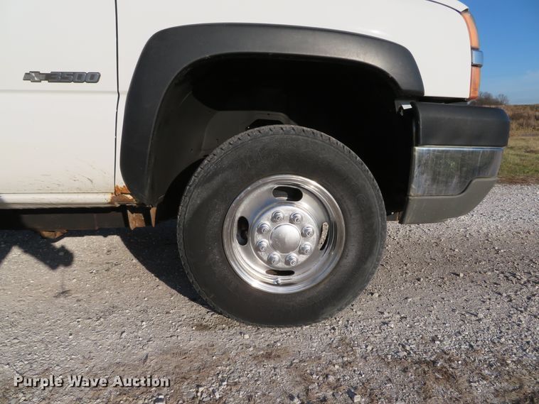 image for item DH1747 2004 Chevrolet Silverado 3500 dump bed pickup truck