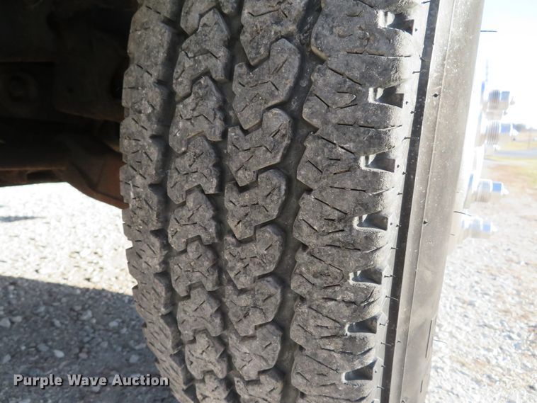 image for item DH1747 2004 Chevrolet Silverado 3500 dump bed pickup truck