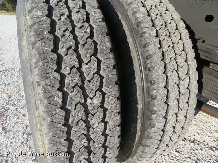 image for item DH1747 2004 Chevrolet Silverado 3500 dump bed pickup truck