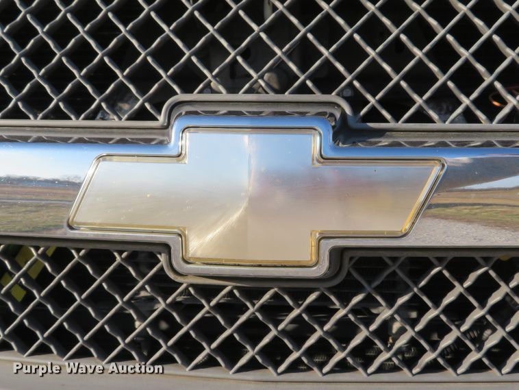 image for item DH1747 2004 Chevrolet Silverado 3500 dump bed pickup truck