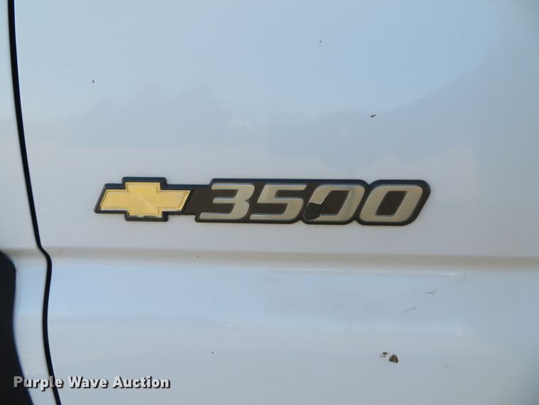 image for item DH1747 2004 Chevrolet Silverado 3500 dump bed pickup truck