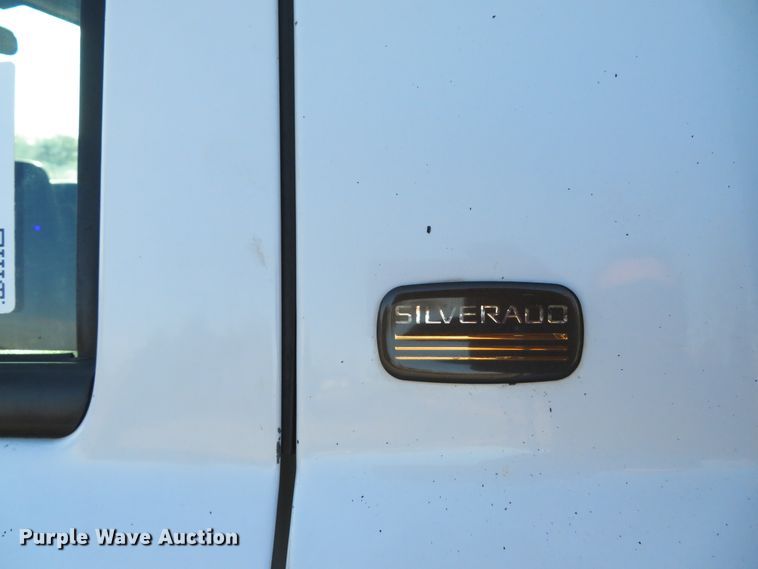 image for item DH1747 2004 Chevrolet Silverado 3500 dump bed pickup truck