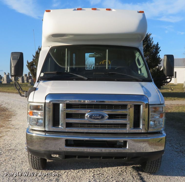 image for item DH1748 2009 Ford E350 Super Duty shuttle bus