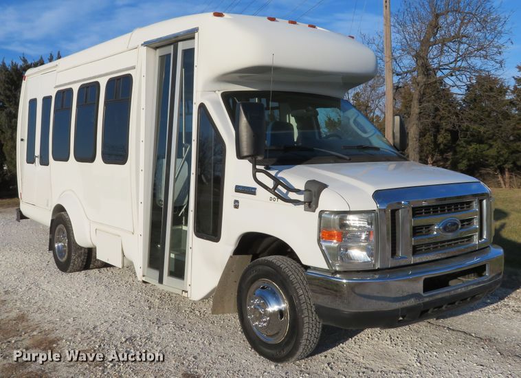image for item DH1748 2009 Ford E350 Super Duty shuttle bus