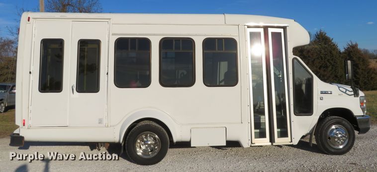 image for item DH1748 2009 Ford E350 Super Duty shuttle bus