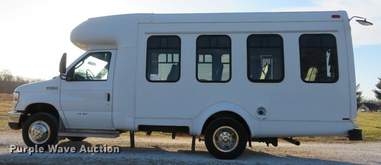 image for item DH1748 2009 Ford E350 Super Duty shuttle bus