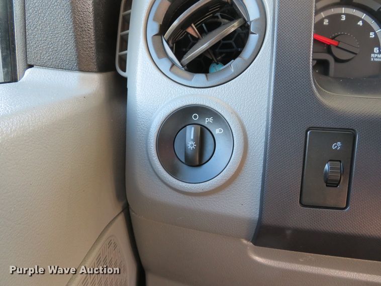 image for item DH1748 2009 Ford E350 Super Duty shuttle bus