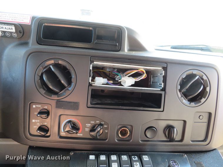 image for item DH1748 2009 Ford E350 Super Duty shuttle bus