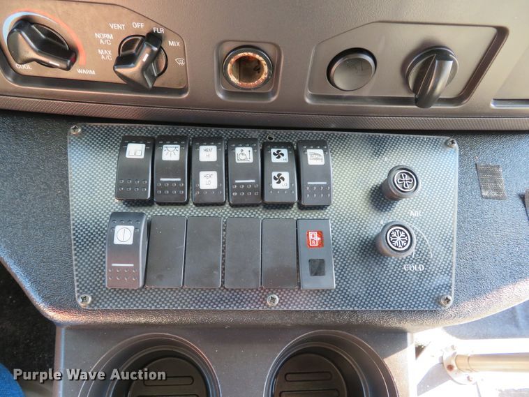 image for item DH1748 2009 Ford E350 Super Duty shuttle bus