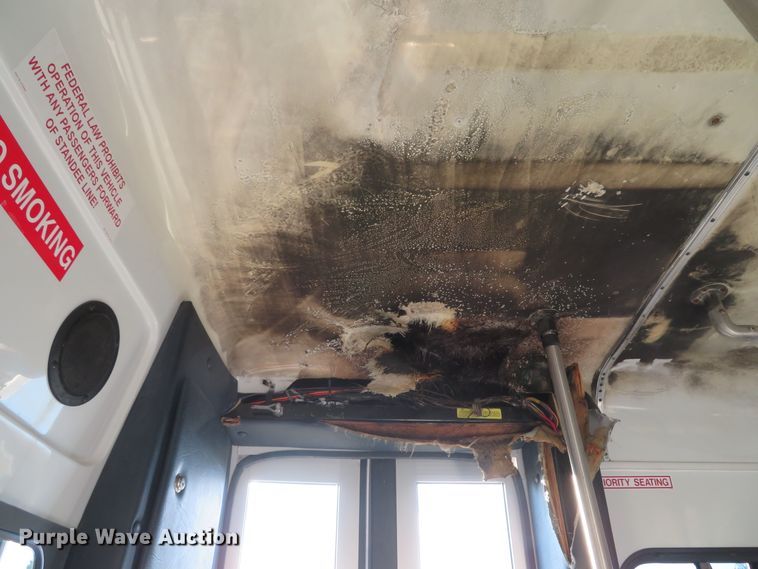 image for item DH1748 2009 Ford E350 Super Duty shuttle bus