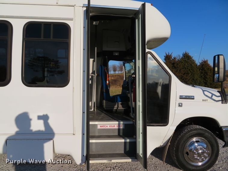 image for item DH1748 2009 Ford E350 Super Duty shuttle bus