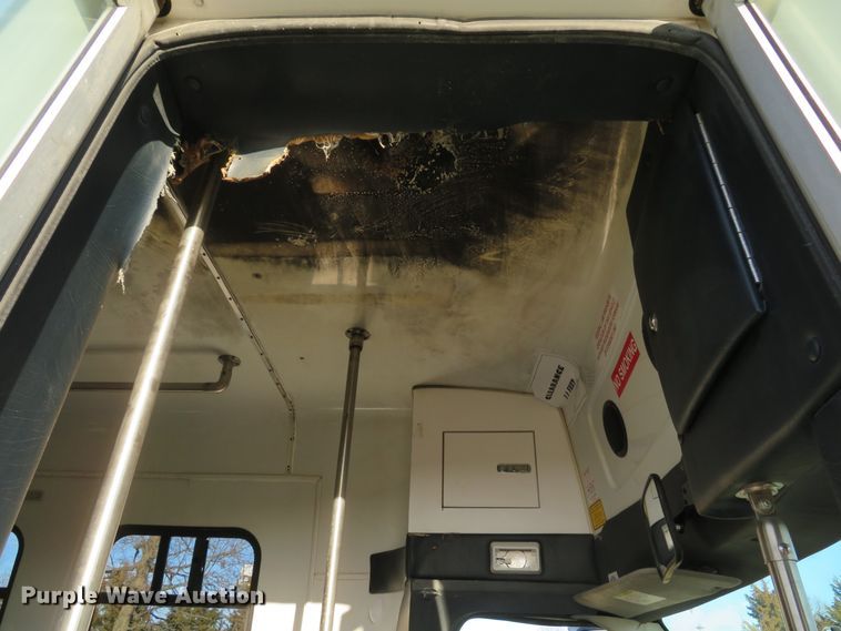 image for item DH1748 2009 Ford E350 Super Duty shuttle bus